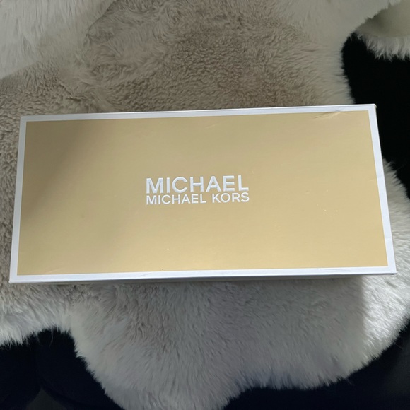 Michael Kors Lainey Flats BRAND NEW - Picture 2 of 5